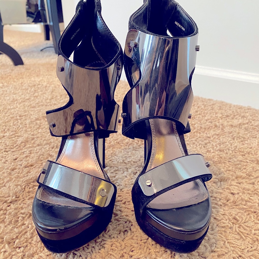 Bebe black heel with hematite metal plate accent